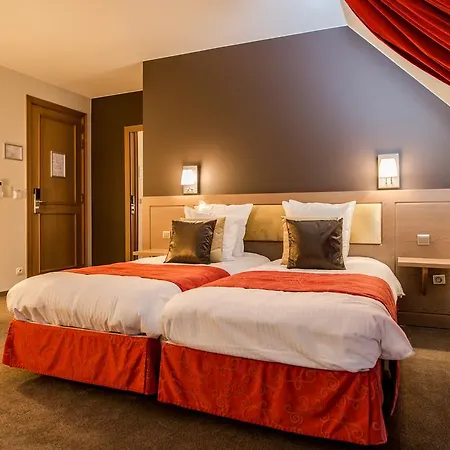 Den Hof Hotel 3*