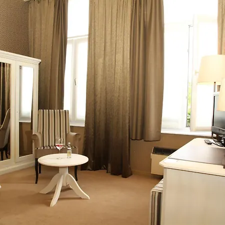 Hotel Den Hof 3*